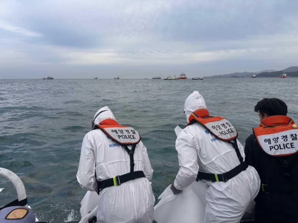 ▲ 여수해경이 해양오염사고가 발생하여 현장 대응중인 모습 ⓒ여수해양경찰서