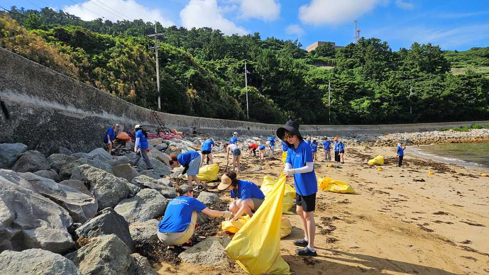 ▲ 여수시가 주최하고 국제워크캠프기구가 주관한 ‘거문도 국제 섬 워크캠프’ 1기가 지난 7월 27일부터 8월 3일까지 7박 8일간 성공적으로 운영됐다. ⓒ여수시
