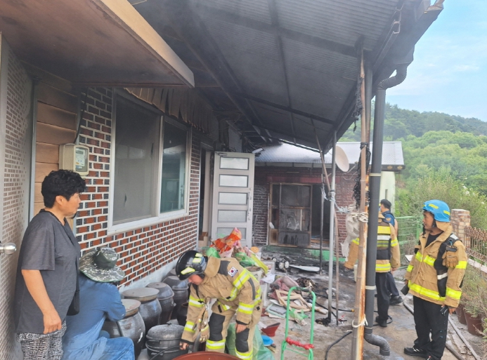 ▲ ‘골목길 소화기함’이 여수시 묘동에서 발생한 화재를 신속히 진압하며 대형 피해를 막는 데 결정적인 역할을 했다. ⓒ여수소방서