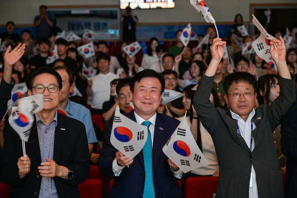 ▲제80주년 광복절을 앞두고 지난 6일, 8월 직원 정례회 식전 공연으로 뮤지컬 ‘코레아 우라(대한민국 만세)’를 선보이며 순국선열과 애국지사의 숭고한 희생정신을 되새기는 뜻깊은 시간을 마련했다. ⓒ여수시