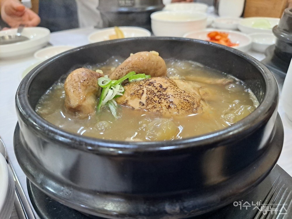 ▲ 여수 학동 명성참옻닭의 참옻닭이다. ⓒ조찬현