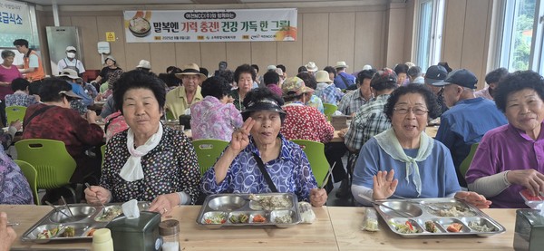 ▲『말복엔 기력 충전! 건강 가득 한 그릇!』 행사로 따뜻한 한끼 ⓒ여천NCC(주)