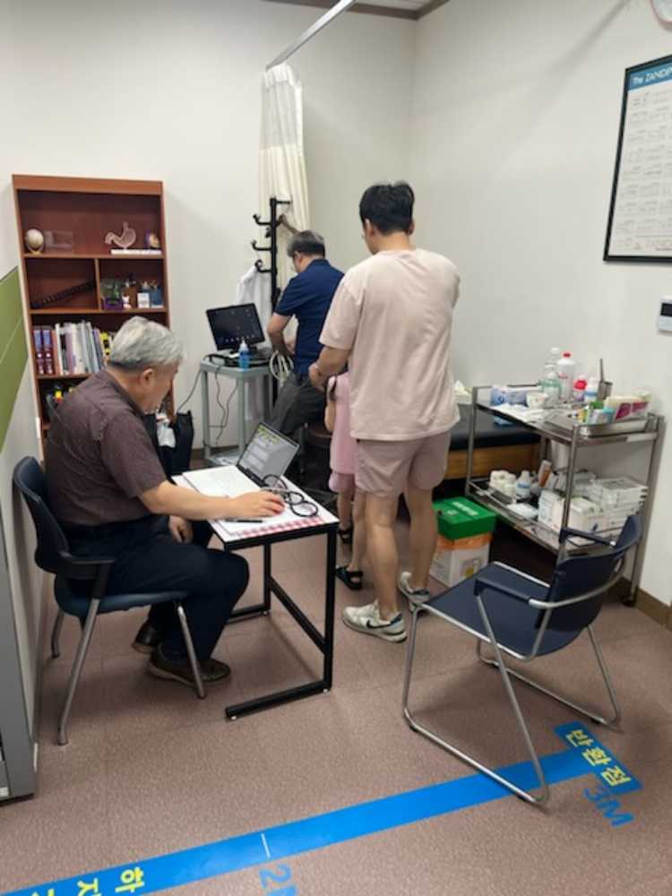 ▲지난 9일 시 보건소 진료실에서 한국심장재단과 연세대학교 세브란스 심장혈관병원 의료진이 참여한 가운데 ‘제116차 선천성 소아 심장질환 무료 진료’를 실시했다.  ⓒ여수시