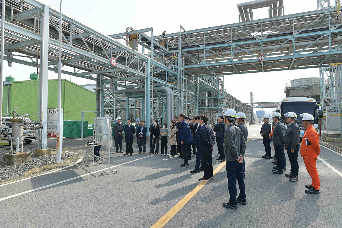 ▲ 산업위기 선제대응지역 지정’ 정부 실사단 여수 방문(롯데케미칼) ⓒ여수시