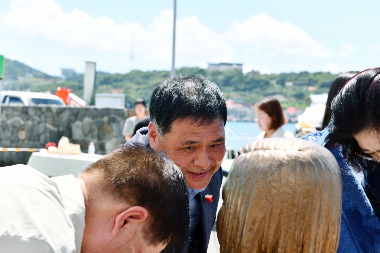 ▲ 주종섭 도의원이 여수시 중앙동 평화의소녀상 광장에서 열린 ‘제13차 세계 일본군 위안부 기림일’ 행사에 참석해 뜻을 함께했다. ⓒ주종섭 의원실