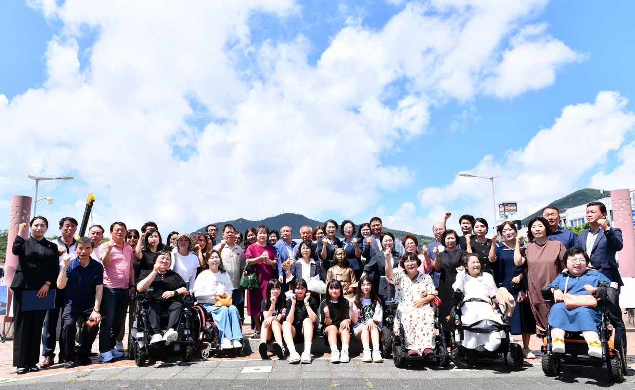 ▲  주종섭 도의원이 여수시 중앙동 평화의소녀상 광장에서 열린 ‘제13차 세계 일본군 위안부 기림일’ 행사에 참석해 뜻을 함께했다. ⓒ주종섭 의원실