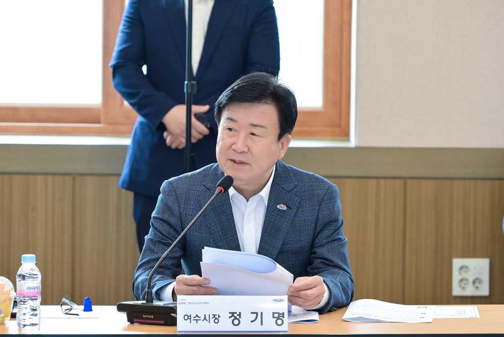 ▲ 지난 18일 보건소 회의실에서 지역 국회의원과 도의원, 시의회 의장단을 초청해 정책 간담회를 열고 지역의 주요 현안과 국·도비 지원사업을 논의했다. ⓒ여수시