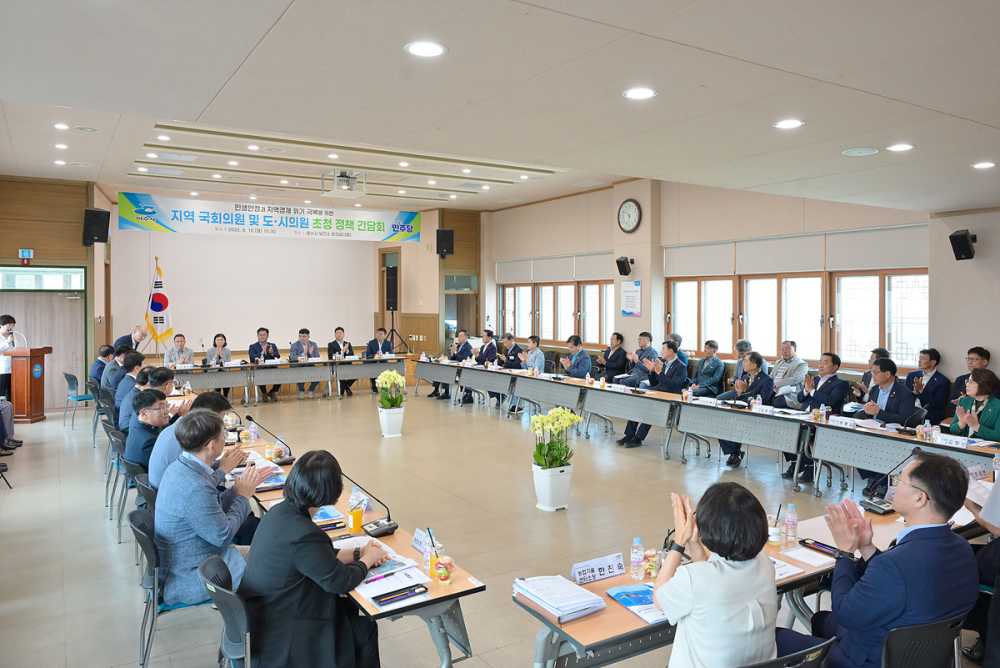 ▲ 지난 18일 보건소 회의실에서 지역 국회의원과 도의원, 시의회 의장단을 초청해 정책 간담회를 열고 지역의 주요 현안과 국·도비 지원사업을 논의했다. ⓒ여수시