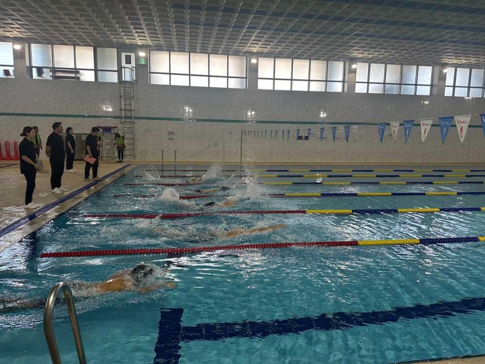 ▲지난 17일 팔마실내수영장에서 열린 제13회 전남동부권장애인수영대회 경기 모습ⓒ순천시