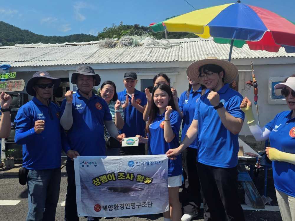 ▲해양환경인명 구조단과 학생들의 단체 모습 ⓒ심명남