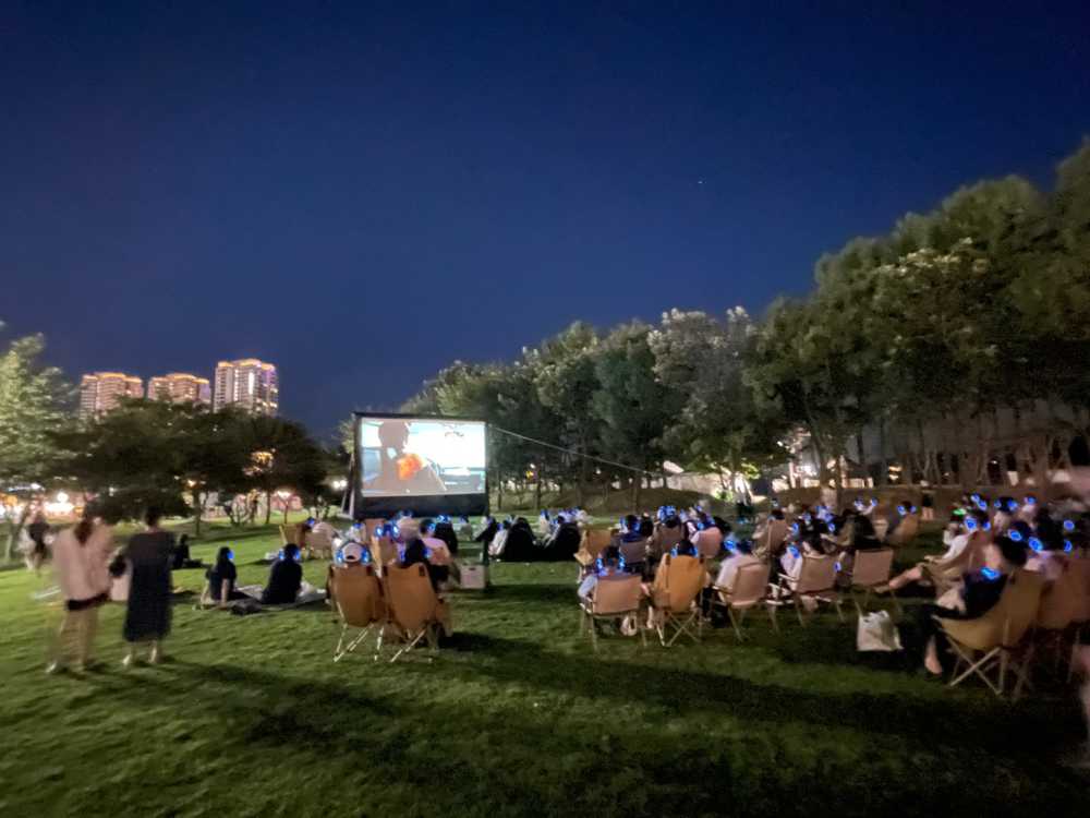 ▲지난 8월 16일 웅천친수공원에서 진행된 ‘동백 무비 나이트’ 1회차 행사 모습 ⓒ여수시