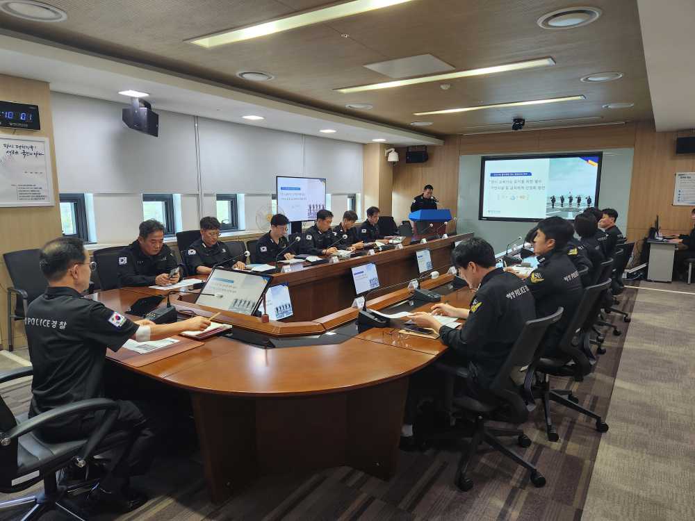 ▲전시현안과제에 대하여 총무계장이 브리핑을 하고 있는 모습 ⓒ해양경찰교육원