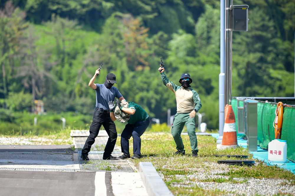▲지난 20일 여수 둔덕정수장에서 실시된 ‘국가중요기반시설 자폭드론 테러 및 독극물 살포 대응 유관기관 합동훈련’ ⓒ여수시