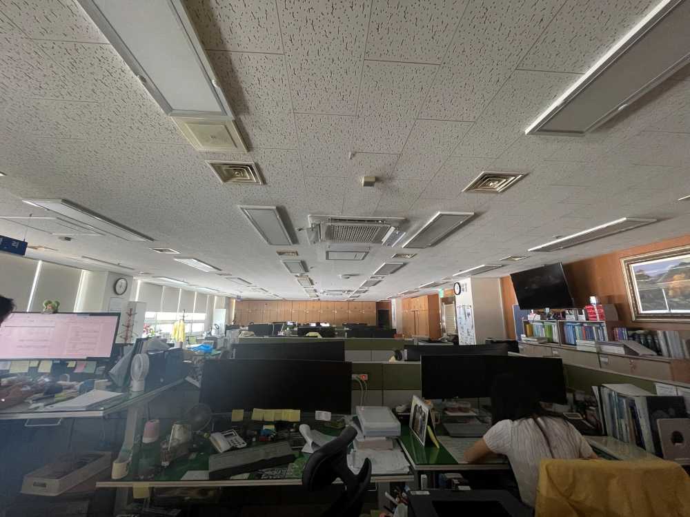 ▲22일 전라남도교육청 청사 내에서 소등 행사를 실시하고 있다 ⓒ전라남도교육청