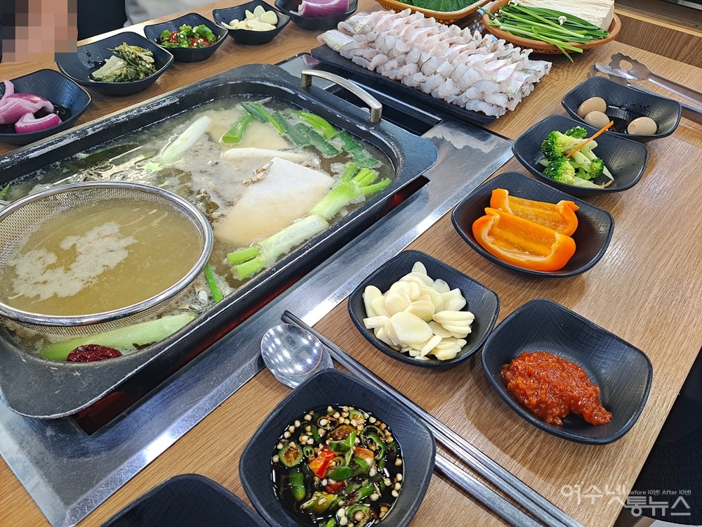 ▲ 고흥 녹동항 안성장어나라 하모샤브샤브 2인 8만 원 상차림이다. ⓒ조찬현