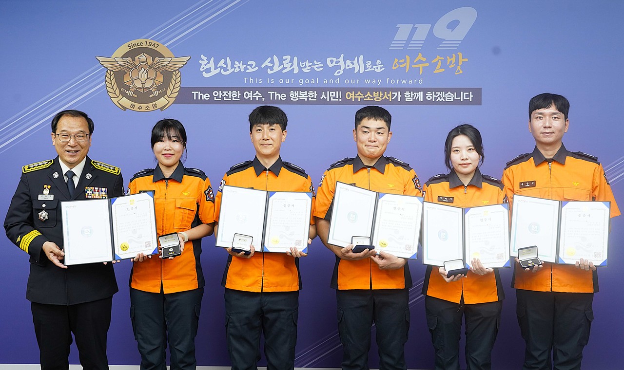 ▲ 하트·브레인 세이버 인증서 수여 모습 ⓒ여수소방서