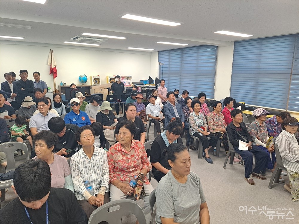 ▲ 여수 남면 이야포·두룩여 미군폭격사건 75주년 민간인 희생자 추모제에 주민들이 함께했다. ⓒ조찬현