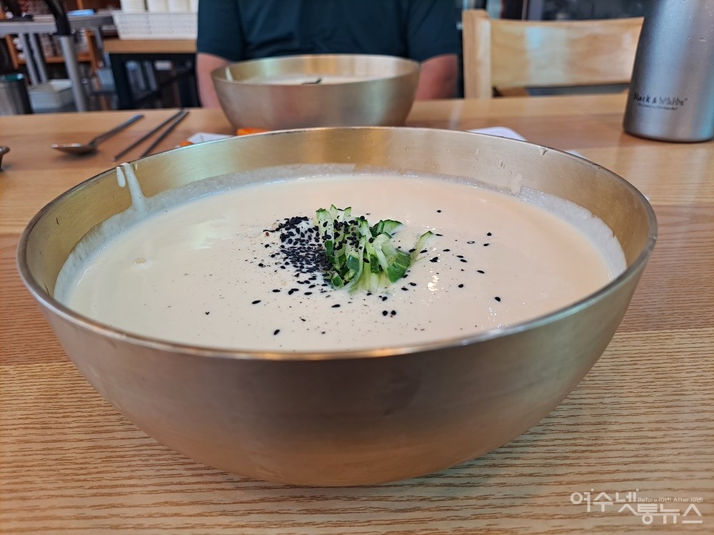 ▲ 여수 옥면옥은 자가제면한 면발에 콩물이 걸쭉하고 진하다. ⓒ조찬현