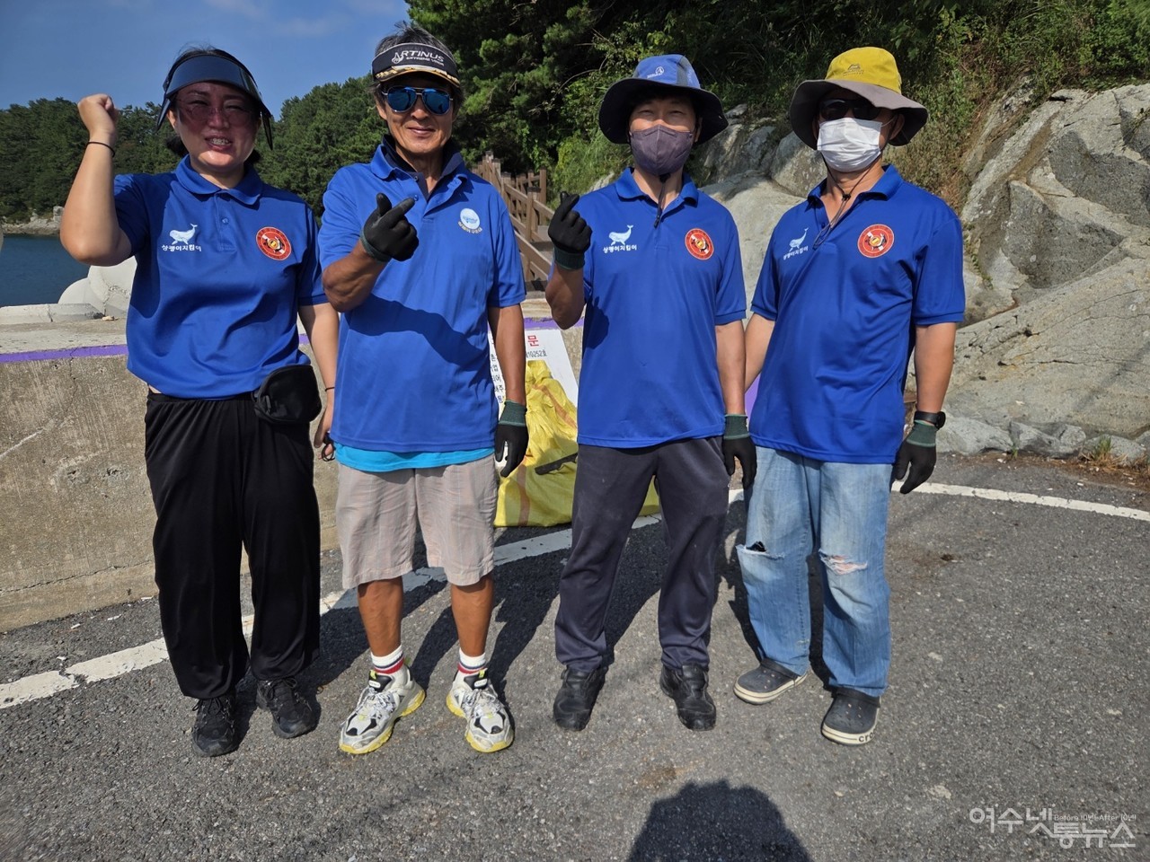 ▲ 28일 2026여수세계섬박회가 D-365를 맞아 금오도에서 해양쓰레기 청결활동에 나선 회원들  ⓒ박근호 제공