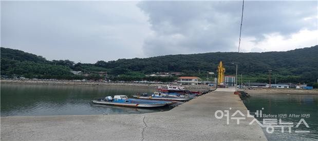 ▲ 지금은 옛 모습을 찾을 수 없어 아쉬운 묘도 선착장에서 본 마을 ⓒ정소영