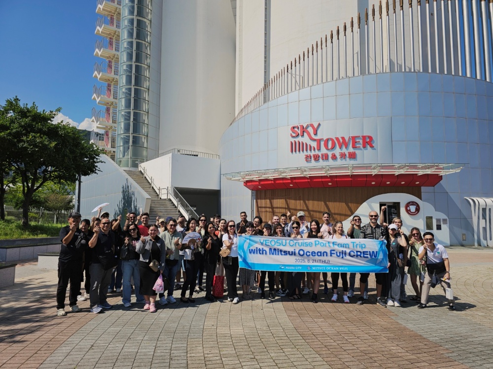 ▲여수시는 지난 8월 21일 여수항에 입항한 일본 크루즈 ‘미츠이 오션후지호’ 승무원 39명을 대상으로 팸투어를 실시했다. ⓒ여수시