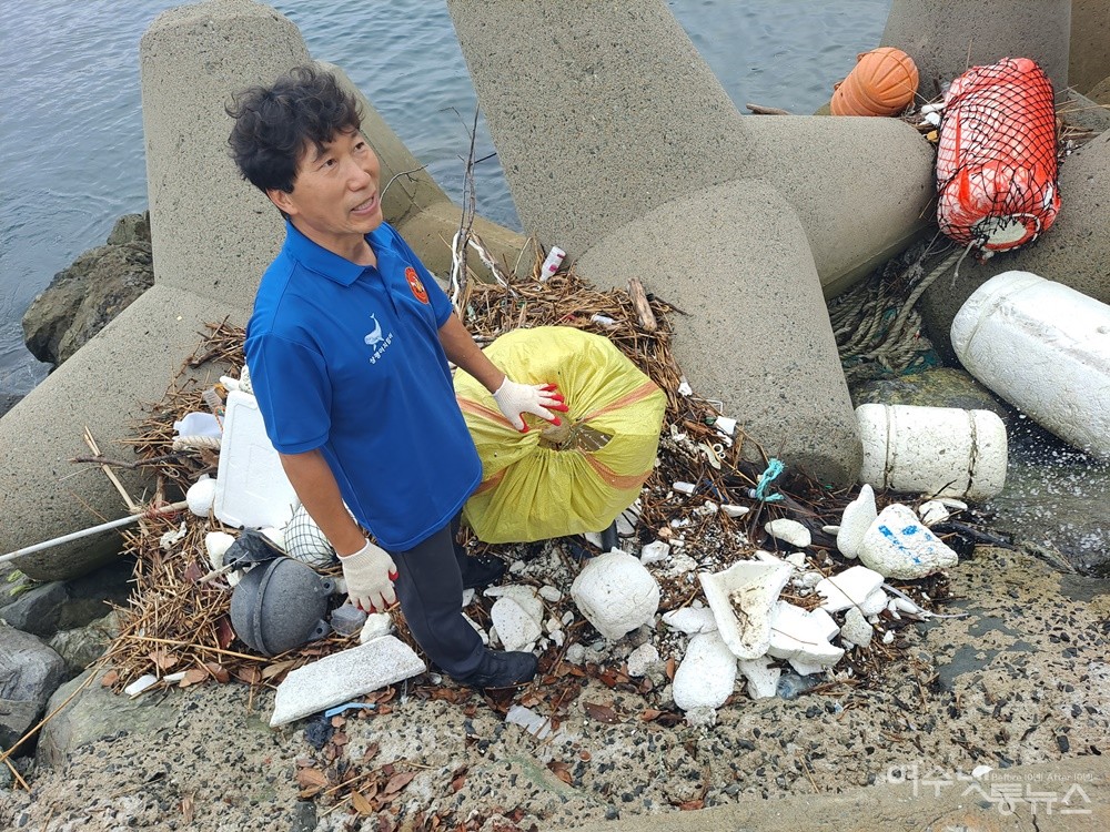 ▲ 정현찬 남면파출소 경위는 “해양쓰레기 문제의 심각성을 체감했다”며 앞으로도 꾸준한 참여를 다짐했다. ⓒ조찬현