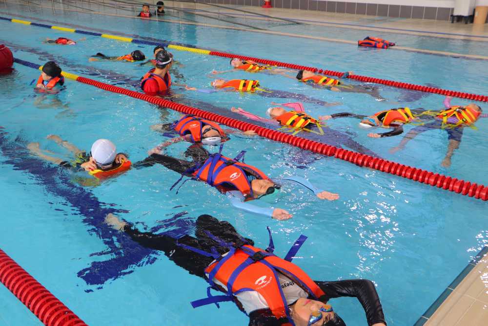 ▲생존수영 수업 모습 ⓒ여수시청소년해양교육원