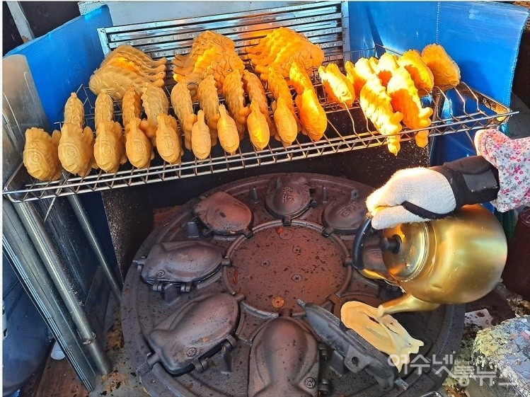 ▲ 가장 맛있다는 붕어빵은 겉은 바삭하고 속은 쫄깃하다. ⓒ조찬현