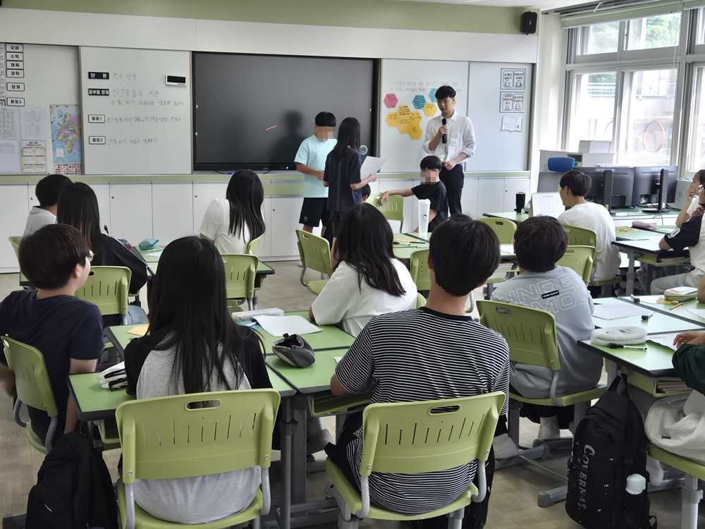 ▲ 3일 성황초등학교에서 열린 ‘자기 존중을 위한 거절하기 대화법’수업에서 학생들이 활동에 참여하고 있다. ⓒ전라남도교육청