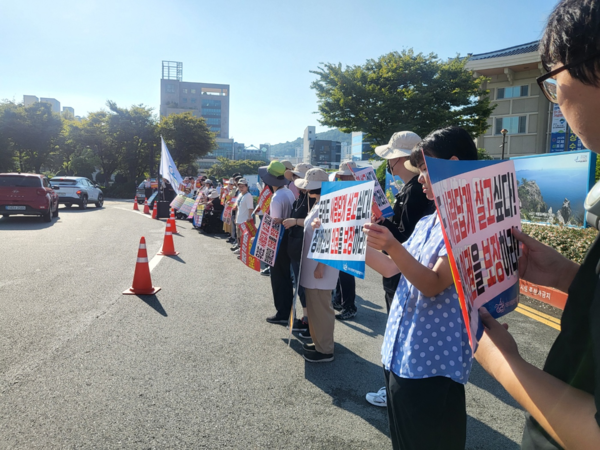 ▲ 매일 아침 8시부터 여수시와 투쟁중인 중증장애인들 ⓒ 최세훈