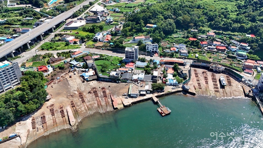 ▲ 드론으로 촬영한 여수 앞바다 A, B 조선소다. ⓒ독자 제공