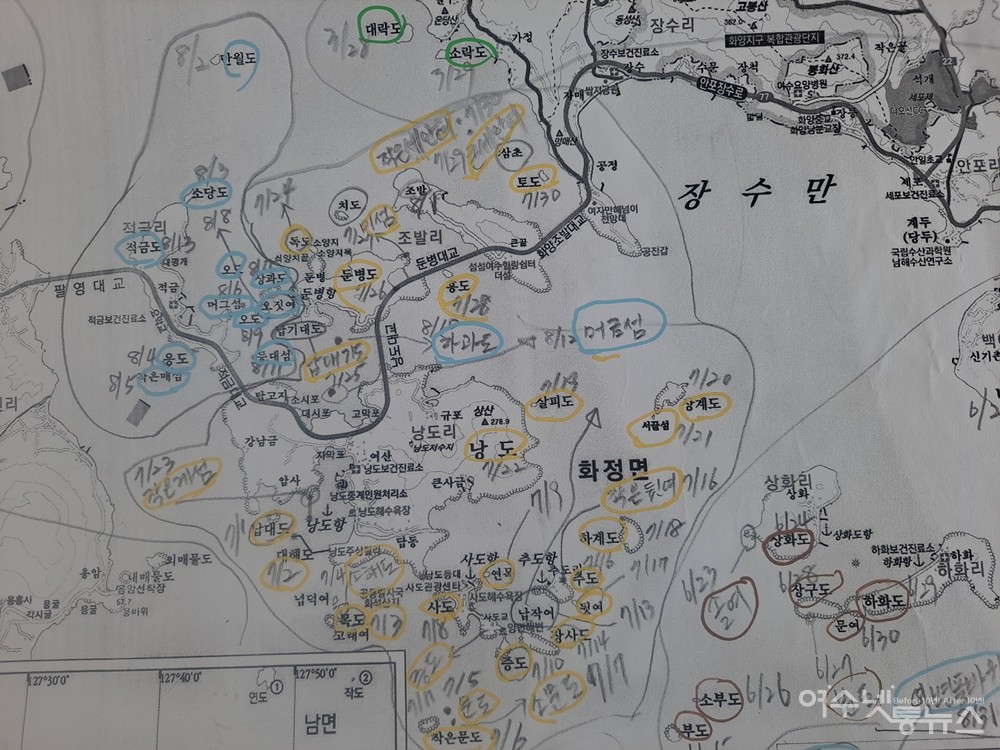 ▲ 여수 ‘생일섬(365섬) 역사 달력’을 제작하기 위해 지도에 365섬을 날짜별로 표기했다. ⓒ조찬현