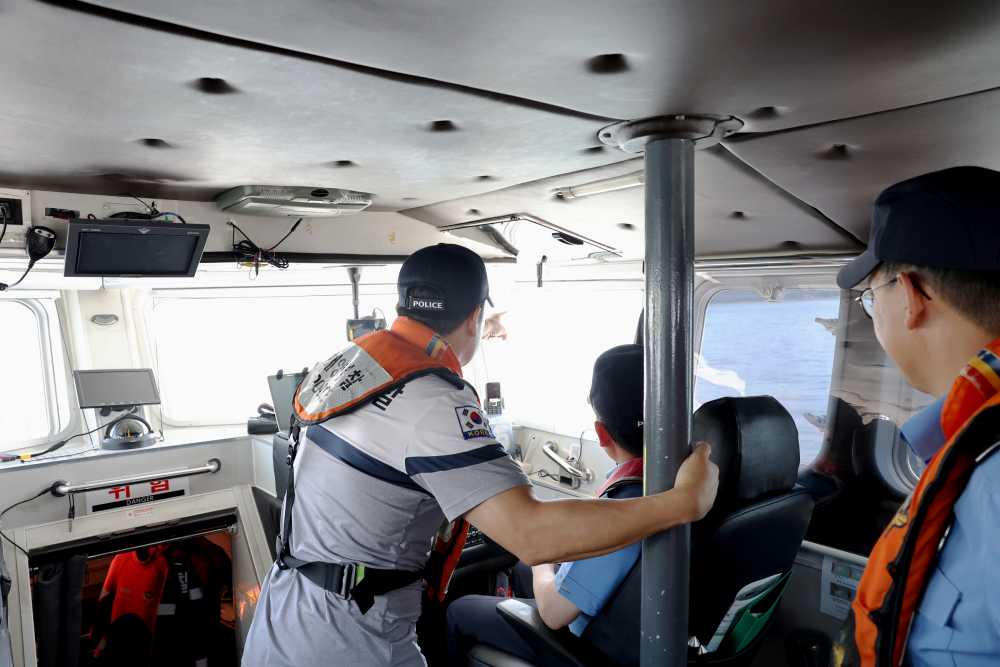 ▲ 가을철 성어기 도래에 따른 낚시어선 안전관리 점검 ⓒ여수해양경찰서