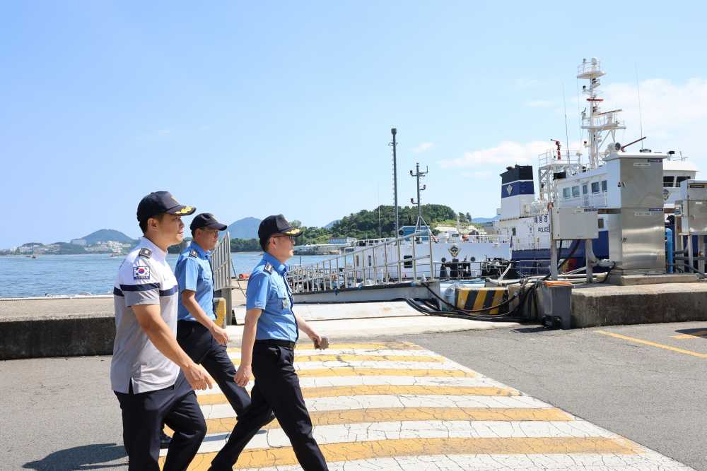 ▲ 가을철 성어기 도래에 따른 낚시어선 안전관리 점검 ⓒ여수해양경찰서