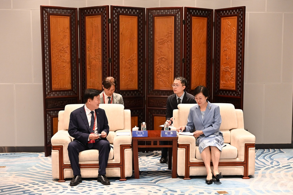 ▲7일 자오 옌 칭다오시 인민정부 부시장과 당 간부들을 만나 중국 내 기관의 적극적인 섬박람회 참여와 협력을 요청했다. ⓒ여수시