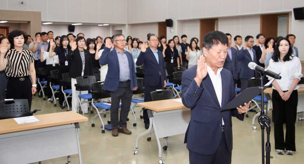 ▲8일 본청 대회의실에서 ‘갑질 근절과 하이파이브 실천수칙 준수 서약식’이 진행되고 있다. ⓒ전라남도교육청