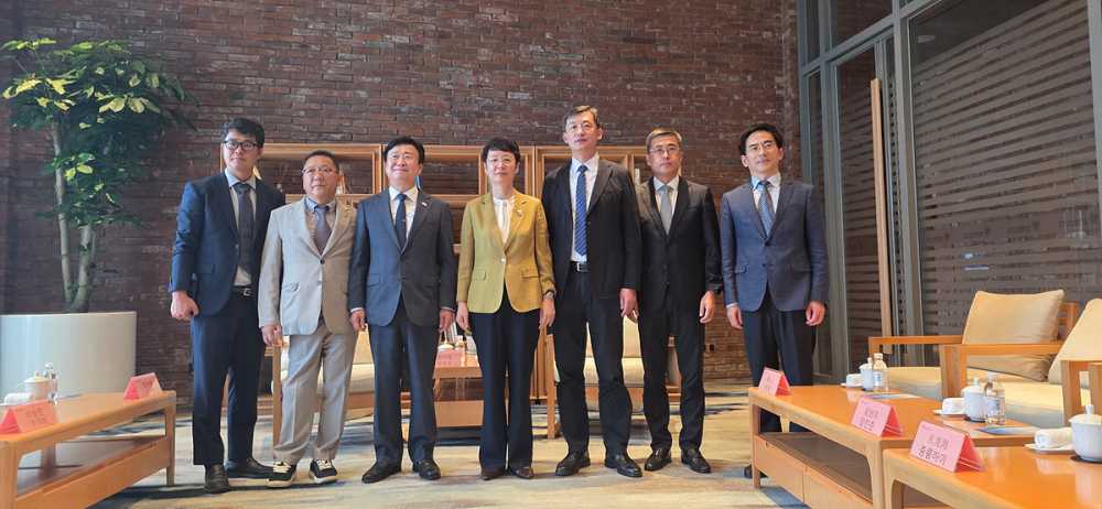 ▲  국제 자매도시 중국 웨이하이의 콩판핑 시장과 면담을 갖고 내년 섬박람회 공식 참여를 약속받았으며 오는 10월 말 양 도시 대표단 간 참가 협약 체결에도 합의했다. ⓒ여수시