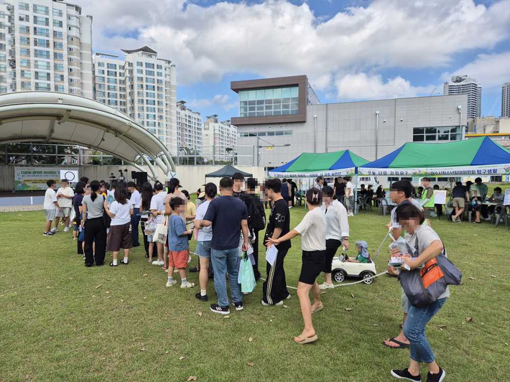 ▲양성평등주간을 맞아 지난 9월 6일 웅천친수공원에서 시민 400여 명이 참여한 가운데 양성평등 축제와 사생대회를 개최했다. ⓒ여수시