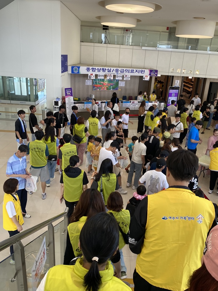 ▲ 행사 진행을 돕고 있는 '고마운 물' 및 '고마운 물 플러스' 회원들 ⓒ 한영대학교