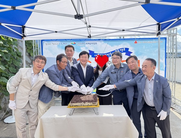 ▲ 9월17일 여수시 희망하우스 28호 현판식 기념사진 ⓒ쌍봉복지관