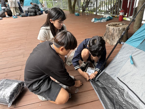 ▲ 텐트 밖은 섬마을 3회기 - 텐트 설치