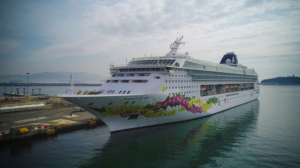▲ 지난 3월 12일 여수항에 입항한 ‘노르웨지언 스카이호’ ⓒ여수시
