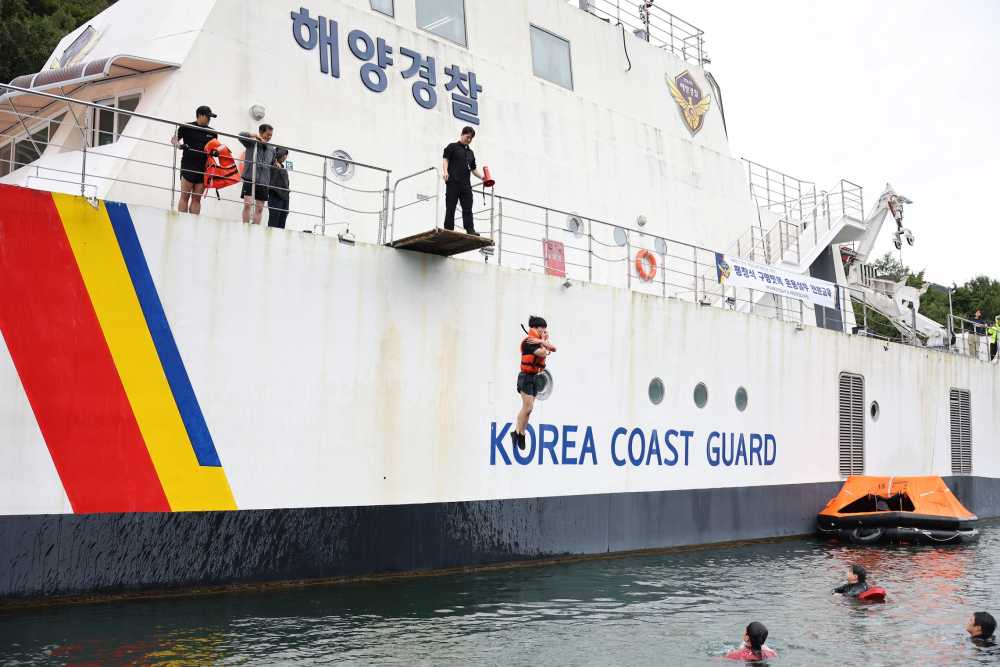 ▲ 구명뗏목 운용 전문 교육 사진 ⓒ여수해양경찰서