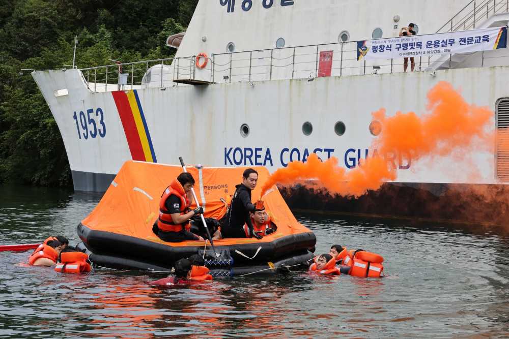 ▲구명뗏목 운용 전문 교육 사진 ⓒ여수해양경찰서