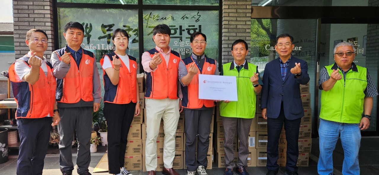 ▲ 백무현장학회 물품나눔 전달 사진 ⓒ전라남도의회