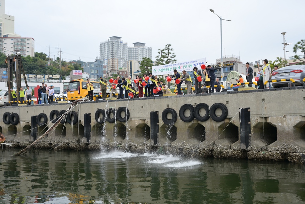 ▲2일 오전 종포해양공원에서 ‘제47주년 자연보호헌장 선포 기념행사’를 개최했다. ⓒ여수시