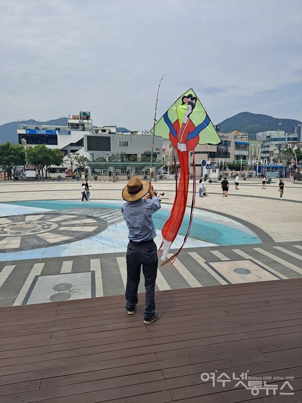 ▲ ‘선녀연’이다. 한복을 입은 여인의 모습을 본떠 만든 연이다. ⓒ조찬현