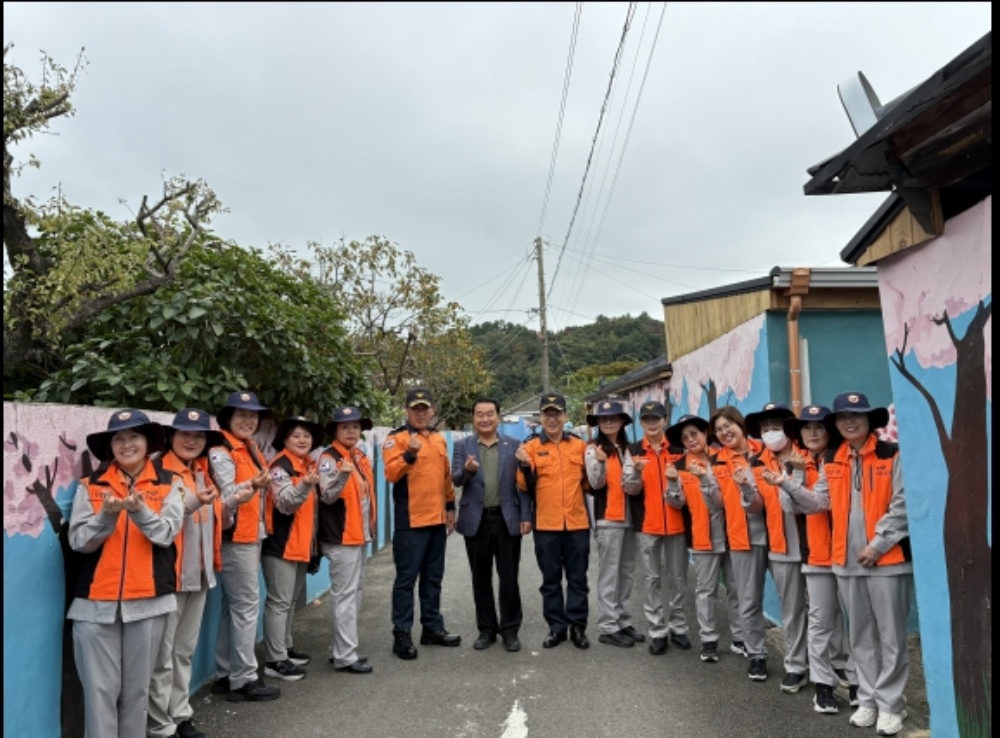 ▲ ‘반딧불 골목길 소화기함 설치 행사’ ⓒ여수소방서