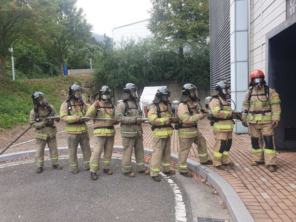 ▲실제 화재 대응 훈련을 하는 장면 ⓒ해양경찰교육원