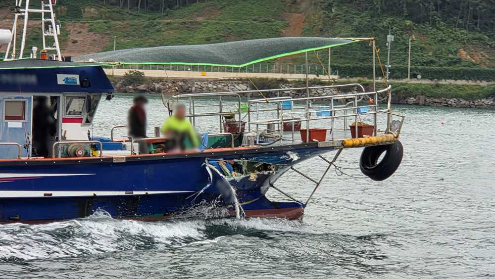 ▲ 고흥 장예항 인근 충돌선박 A호 사진 ⓒ여수해양경찰서